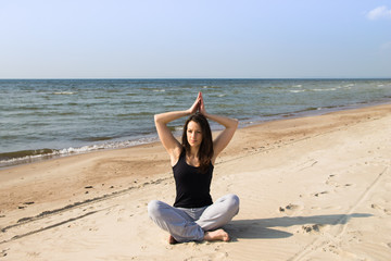 Fototapeta na wymiar Beautiful woman doing yoga
