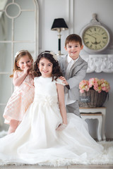 Fototapeta premium tres niños en la fiesta