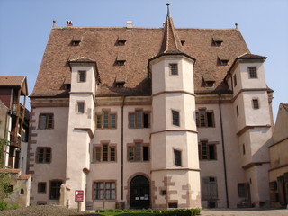 Fototapeta na wymiar Cour des Prélats-Hôtel d' Ebersmunster - Sélestat