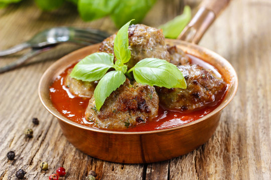 Meatballs in tomato sauce