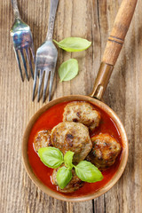 Meatballs in tomato sauce