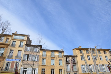 Fototapeta na wymiar Architecture, façades, cours Mirabeau, Aix en Provence