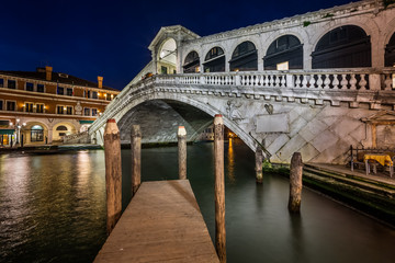 Obraz na płótnie Canvas Rialto Bridge and Grand Canal in the Evening, Venice, Italy