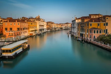 Blick auf den Canal Grande und den Bahnhof Vaparetto von der Accademia-Brücke © anshar73