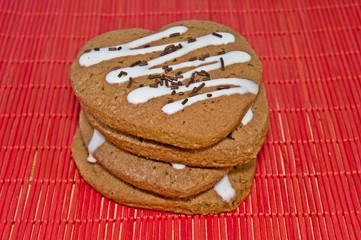 gingerbread hearts with chocolate sprinkles