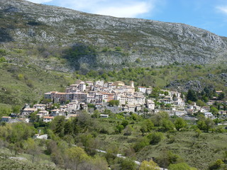 Fototapeta na wymiar Coursegoules wieś Alpes Maritimes Francja
