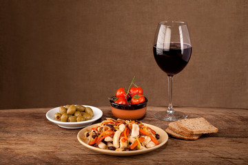 Lunch with wine, olives, tomatoes and bread © BigBlueStudio
