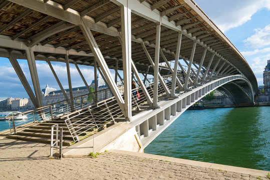 Passerelle L&eacute;opold-S&eacute;dar-Senghor Paris