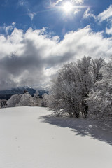 Montagnes sous la neige