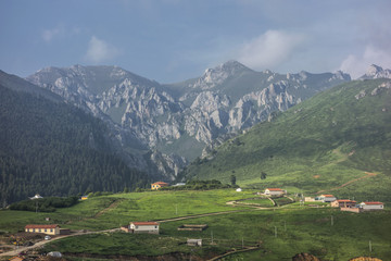 Fototapeta na wymiar Village in the mountains, Sichuan, China