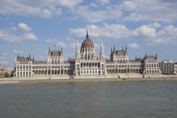 Fototapeta na wymiar parlament von budapest