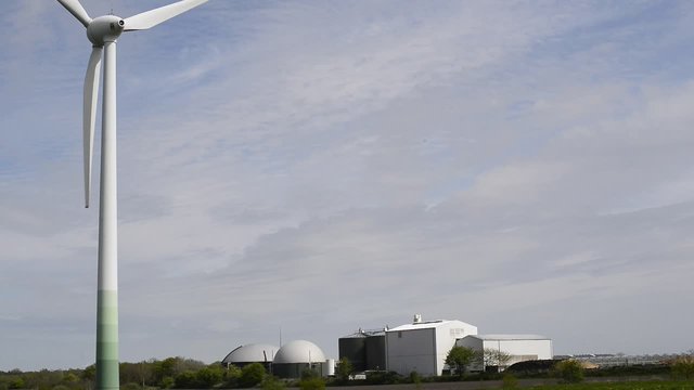 Windkraftanlage und Biogasanlage