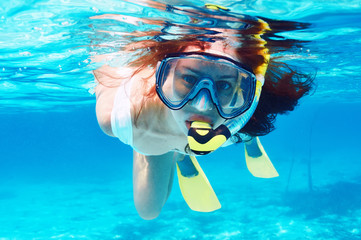 Woman with mask snorkeling - obrazy, fototapety, plakaty