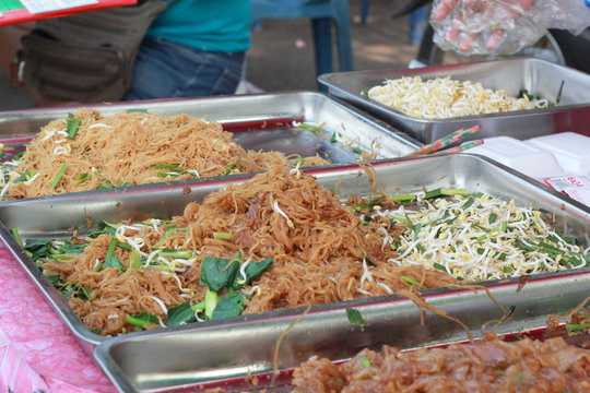 Stir fried rice noodle in the market