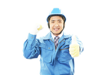 ガッツポーズの作業員