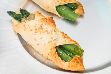 pastry filled with asparagus and prosciutto