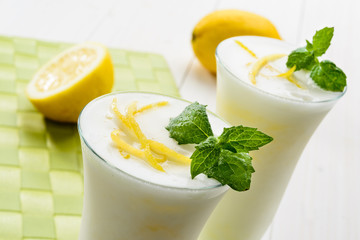 Sorbetto al limone, close-up, fuoco selettivo