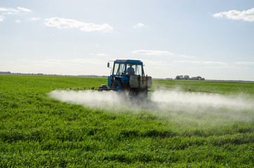 Tractor spray fertilize field pesticide chemical - obrazy, fototapety, plakaty