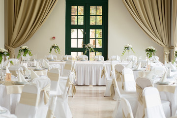 Zestaw stolików na przyjęcie okolicznościowe lub wesele - 64479818