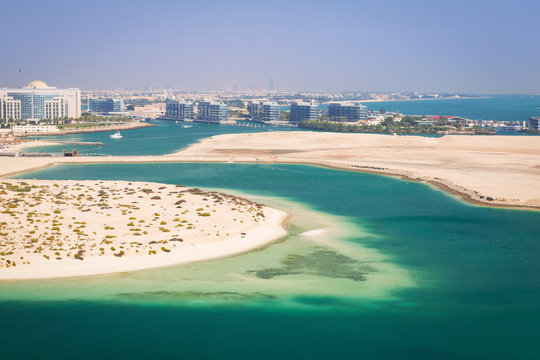 Turquise lagoon of Persian Gulf in Abu Dhabi, UAE
