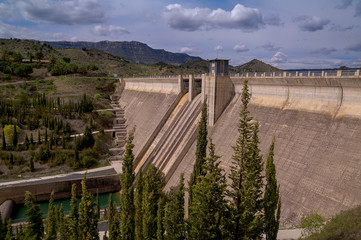 Staudamm-Mauer in Siurana