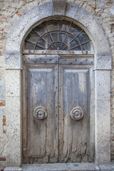 Antico portone