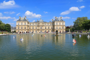 Fototapeta na wymiar Palais du Luxembourg, Paryż