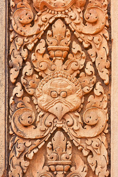 Pink sandstone carving in Prasat Banteay Srei