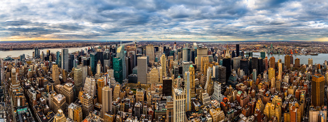 Obrazy na Szkle  Panorama Nowego Jorku w pochmurne popołudnie
