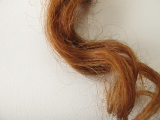 Kastanienbraune Haarsträhne