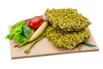 Green raw noodles