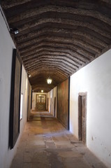 Gang in der Kapelle im Mata do Bussaco