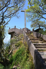 Aufgang zum Gipfelkreuz im Mata do Bussaco