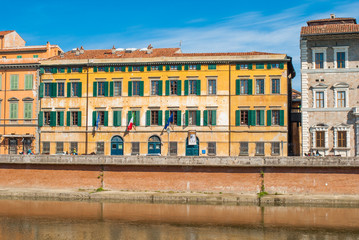 Veduta dei Lungarni di Pisa, palazzi centrostorico