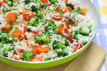 Rice with broccoli, onions, carrots and paprika