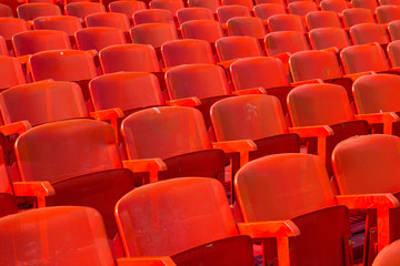 Obraz premium Rows of red chairs