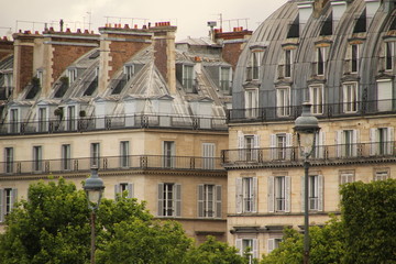 Bloques de apartamentos en el centro de Paris, Francia