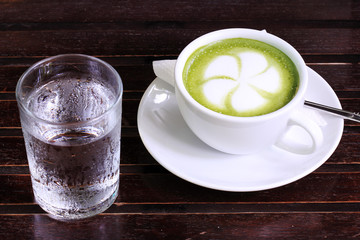 Green tea Latte with cold water