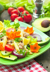 tuna slad with fresh vegetables