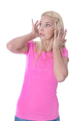 Junges Mädchen in Shirt Pink verzweifelt und schockiert