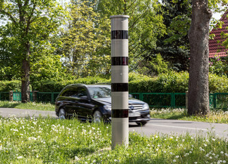 Auto rast in Radarfalle