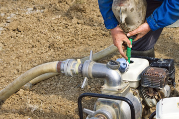 Worker refueling mobile water pump machine