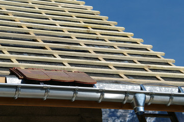 d&eacute;tail de couverture de toit - zinguerie / couverture