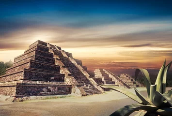 Papier Peint photo Temple Photo Composite of Aztec pyramid, Mexico, not a real place