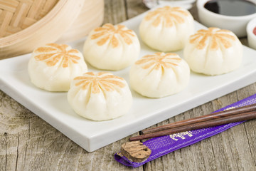 alapao - Thai steamed buns filled with chicken.