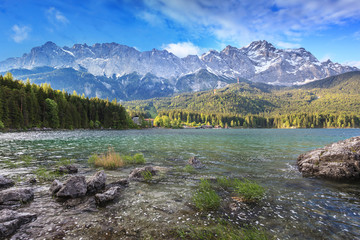 Fototapeta na wymiar Eibsee lake and Zugspitze top of Germany