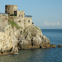 Fototapeta na wymiar Starożytny strażnik Saracen wieża w Amalfi