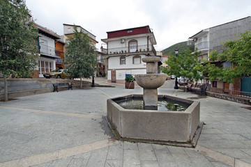 Fuente pública en plaza de Gargantilla, Cáceres, España