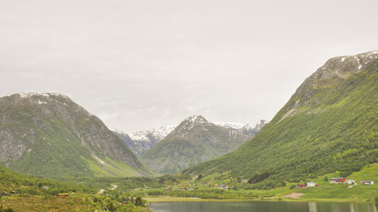 Fototapeta na wymiar Jostedalsbreen, Nationalpark, Holzhäuser, Sommer, Norwegen