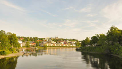 Fototapeta na wymiar Trondheim, Altstadt, Stadt, Fluss, Sommer, Norwegen